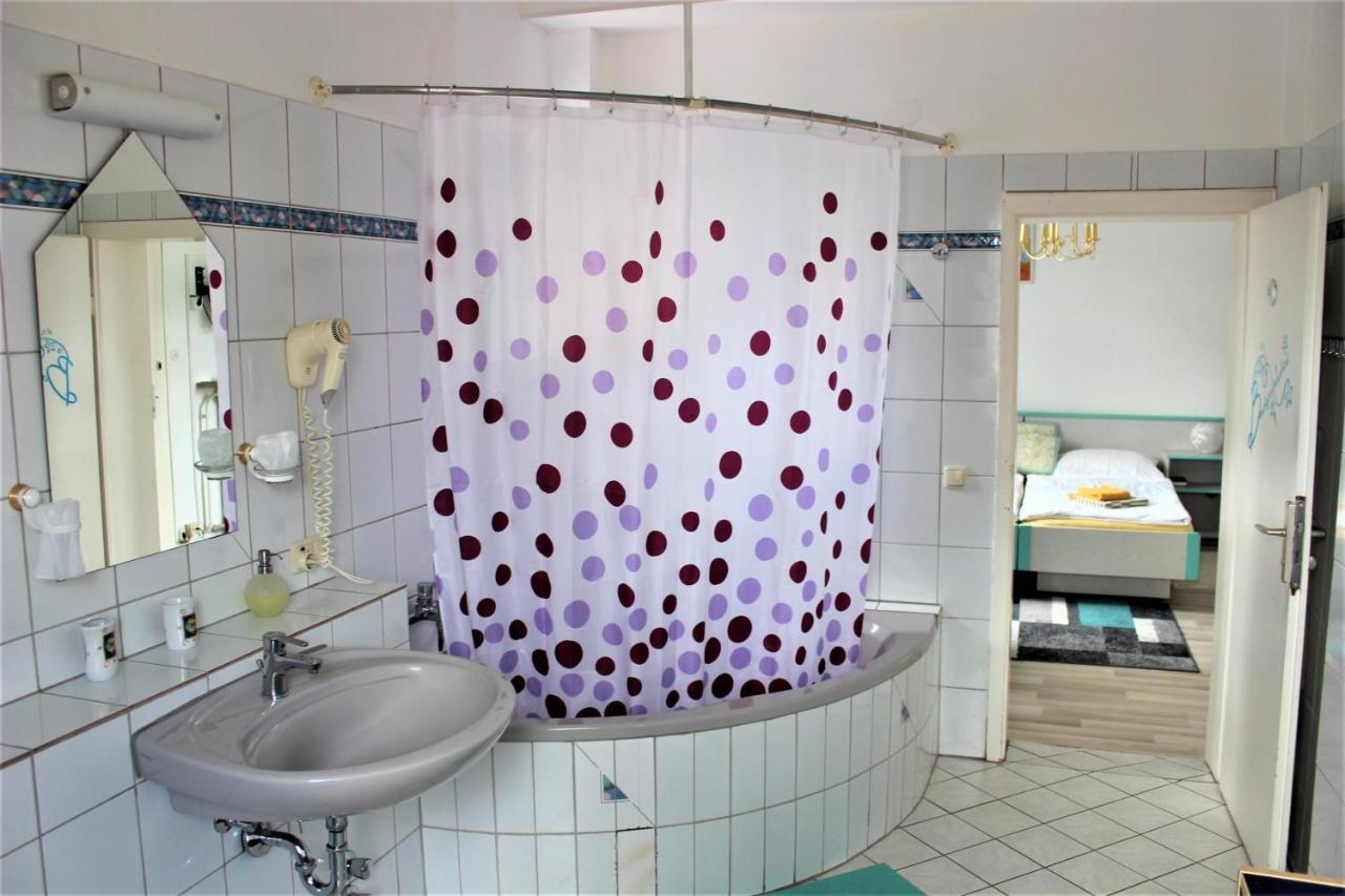 Hotel Zur Post Schwanheim フランクフルト エクステリア 写真